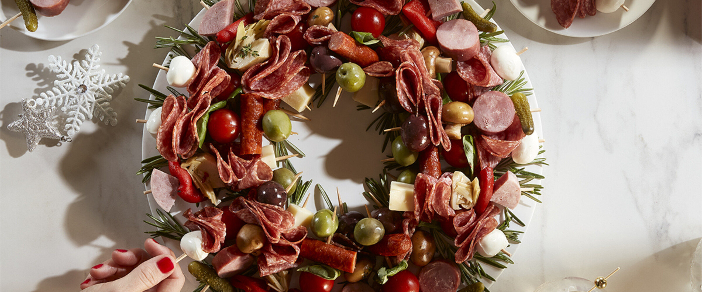 meats, cheese, veggies in the shape of a holiday wreath