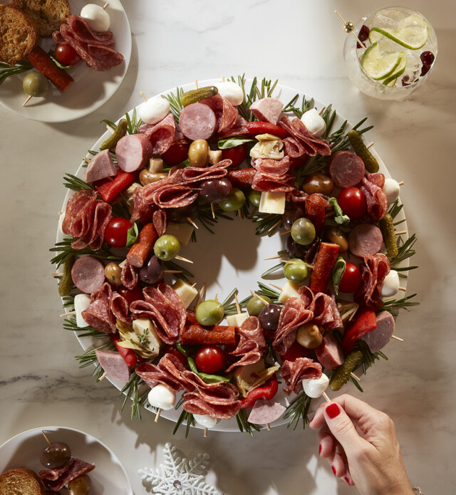 meats, cheese, veggies in the shape of a holiday wreath